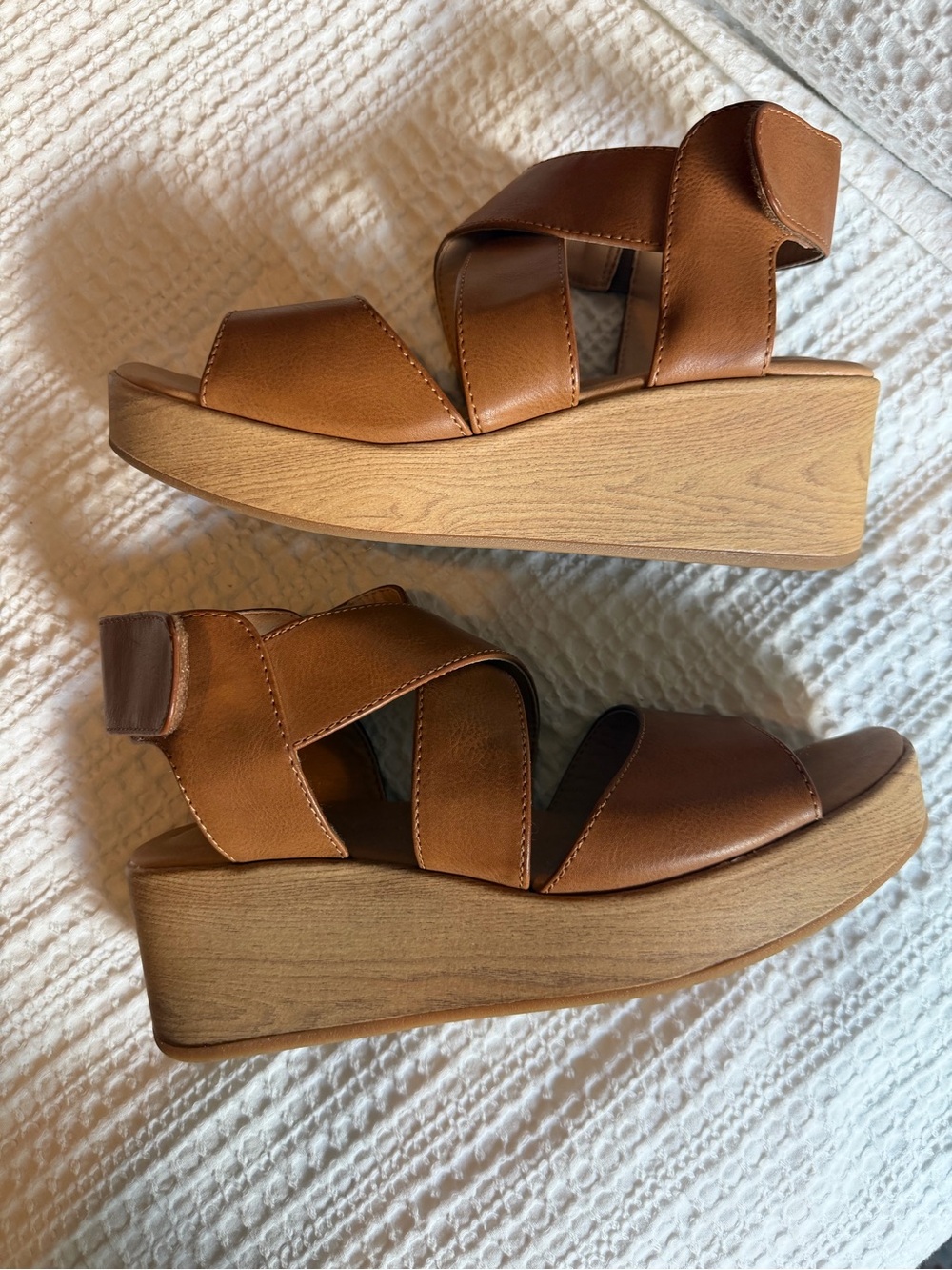 Women’s b.o.c. Born Concept wedge sandals Sz 9
